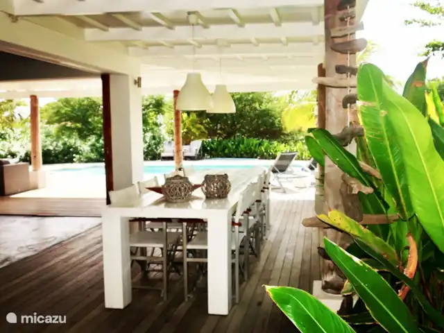 Villa Piscadera | Curaçao, Curaçao-Centre, Piscadera - villa Grande table à manger pour 8 personnes avec BBQ à portée de main