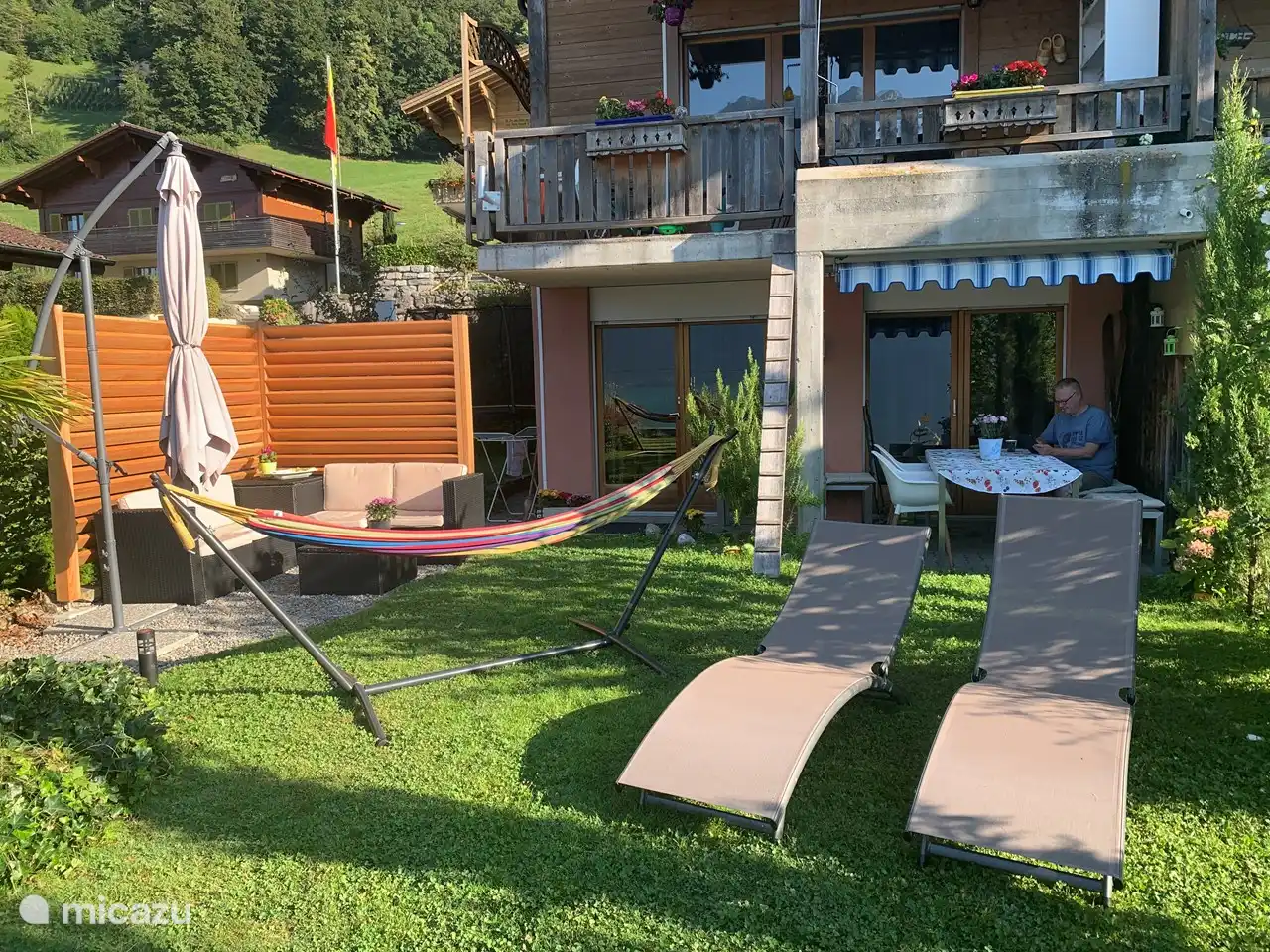 Onze tuin met lounge set