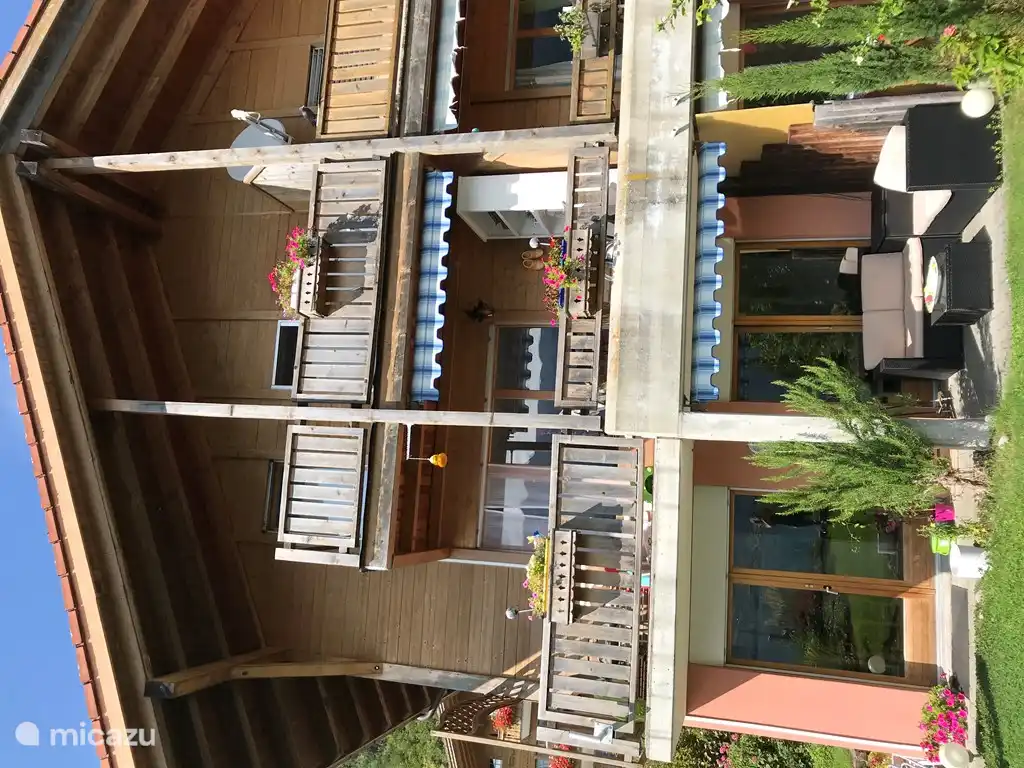 Ons huis, beneden is de studio, boven wonen wij zelf