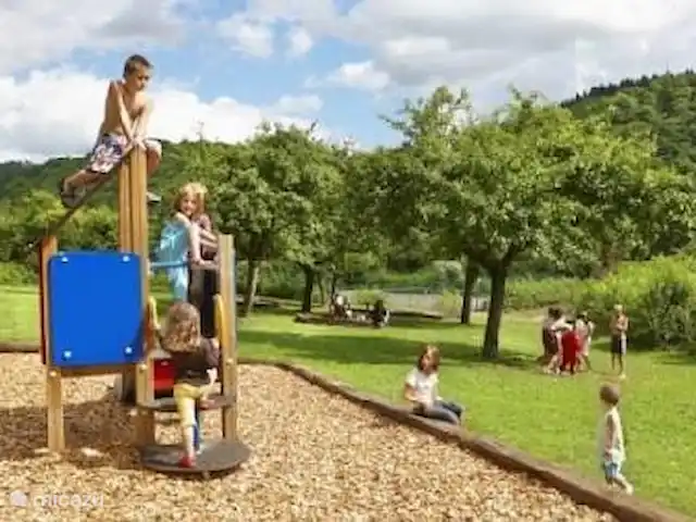 Location de Vacances Belgique, Ardennes, Blaimont, bungalow - Gîte du Domaine du Bonsoy Aire de jeux sur le domaine