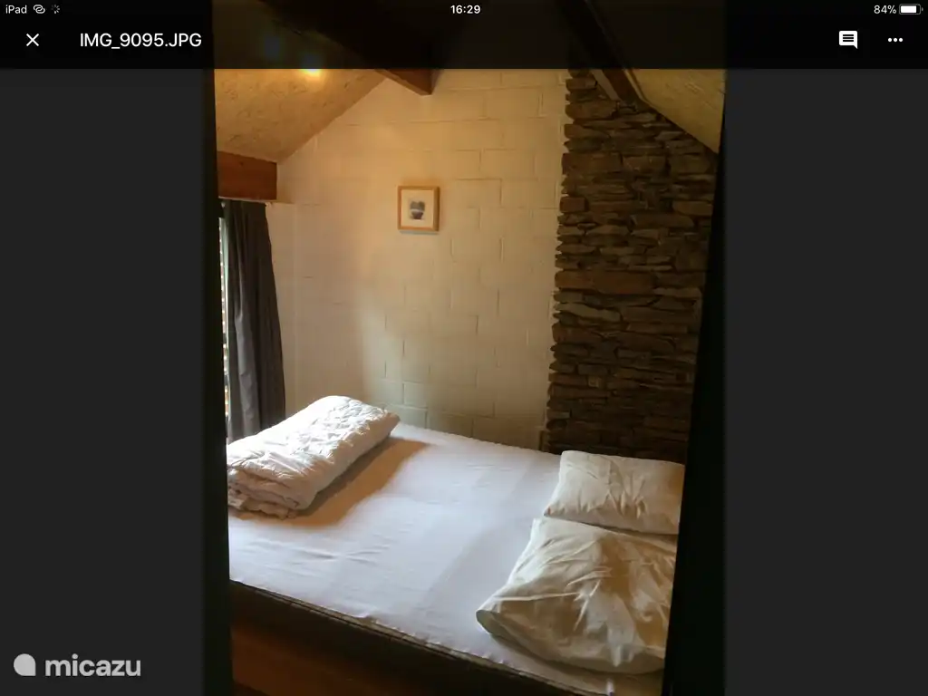 Schlafzimmer mit Doppelbett