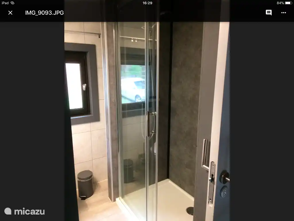 Badezimmer mit Dusche