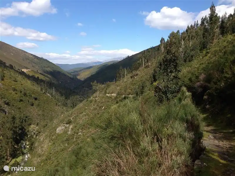 Beatifull ancient walking paths take you through a beautiful valley with views of the Serra da Estrela (snowy) mountain tops.