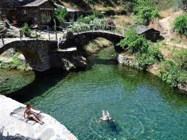 Foz dos Barreiros | Portugal, Coimbra, Piódão - gîte / cottage Piscine naturelle publique, magnifiquement située.