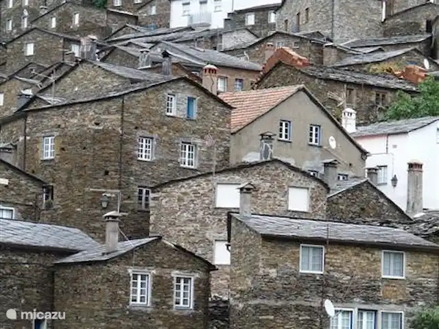 Foz dos Barreiros | Portugal, Coimbra, Piódão - gîte / cottage Piodão, village voisin dont le patrimoine est protégé en raison de son caractère typique (ardoise) et de son histoire.