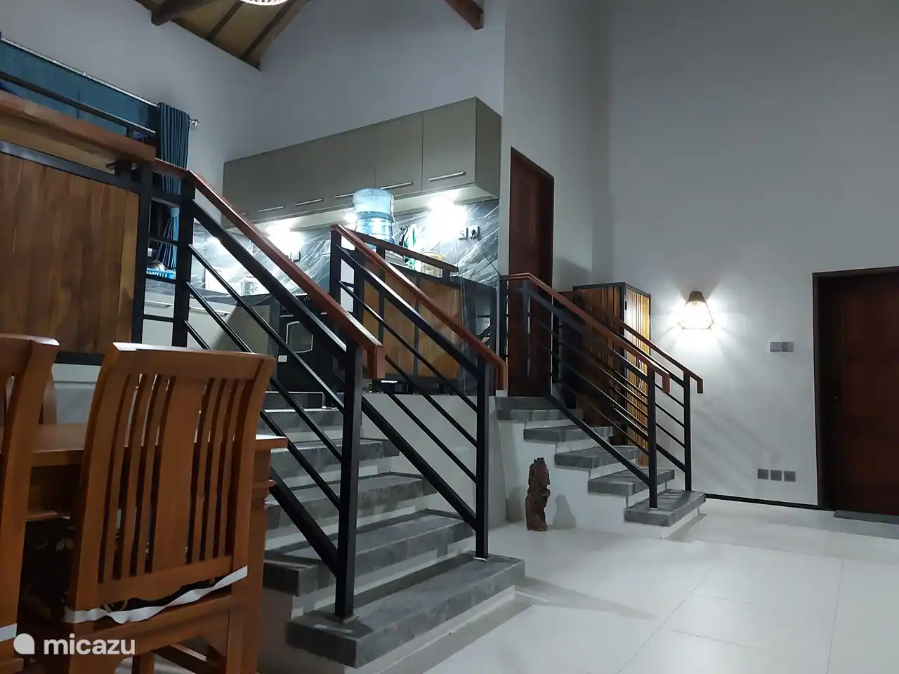 Voll ausgestattete Küche, wo ein freiberuflicher wie zum Koch bereitet köstliche Mahlzeiten für Sie zu einem vernünftigen Preis.