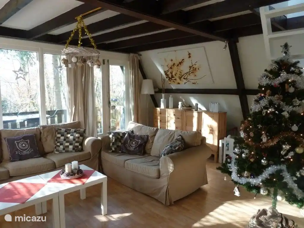 Maison 132 dans l'ambiance de Noël, bien sûr encore cette année ! Le marché de Noël de Durbuy est très cosy avec ses nombreux étals et ses terrasses.