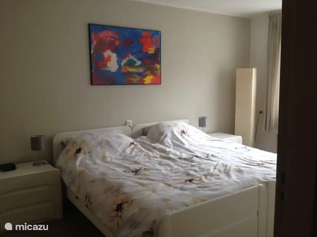 Schlafzimmer mit 2 Betten von Auping
Sie erhalten ein Bett aus zu finden.