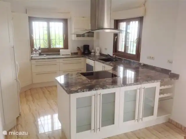 Villa Comares Andalousie Avec Piscine | Espagne, Costa del Sol, Comares - villa Voici un gros plan de la cuisine luxueuse et complète.