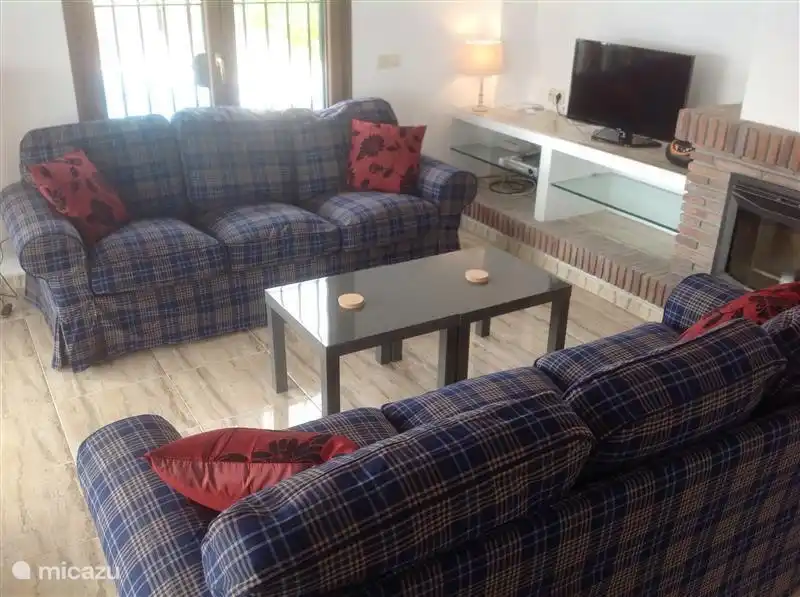 You can watch Dutch TV from the comfortable sofas.