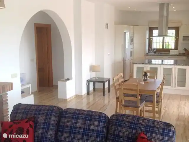 Villa Comares Andalousie Avec Piscine | Espagne, Costa del Sol, Comares - villa Vue sur la cuisine ouverte depuis le coin salon.