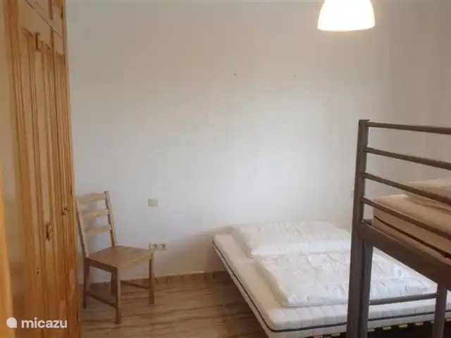 Villa Comares Andalousie Avec Piscine | Espagne, Costa del Sol, Comares - villa La deuxième chambre a un lit double de 1,60 plus un lit superposé. Espace de couchage pour quatre personnes dans cette chambre.