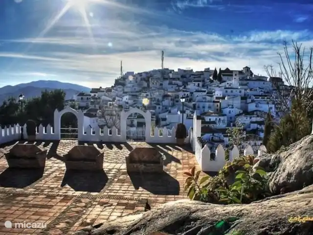 Villa Comares Andalousie Avec Piscine | Espagne, Costa del Sol, Comares - villa Comares est une perle de pueblo blanco, majestueusement située avec de larges panoramas sur la Costa del Sol. Une vraie découverte et merveilleusement loin du tourisme de masse. Une convivialité totale !