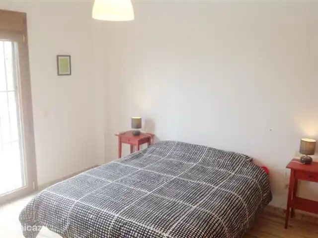 Villa Comares Andalousie Avec Piscine | Espagne, Costa del Sol, Comares - villa Ici vous voyez la chambre principale (avec salle de bain attenante). Les portes-fenêtres sur la gauche donnent une vue sur la piscine.