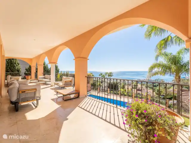 Villa de luxe avec vue mer panoramique | Espagne, Costa del Sol, Benalmádena - villa Balcon couvert avec vue mer