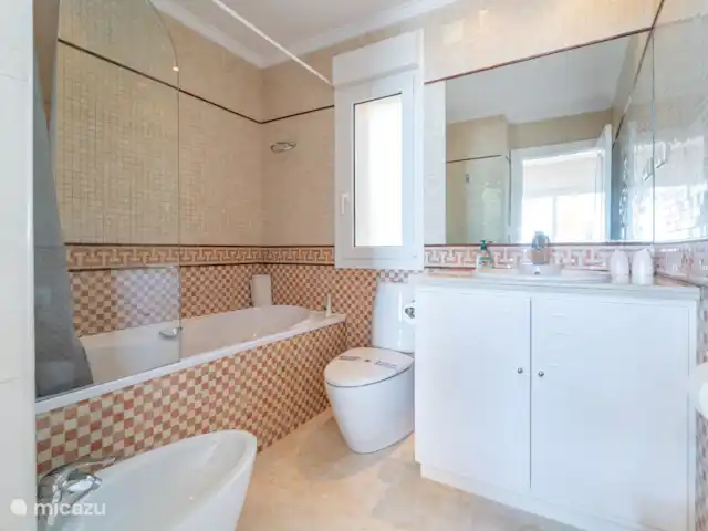Villa de luxe avec vue mer panoramique | Espagne, Costa del Sol, Benalmádena - villa Salle de bains invité