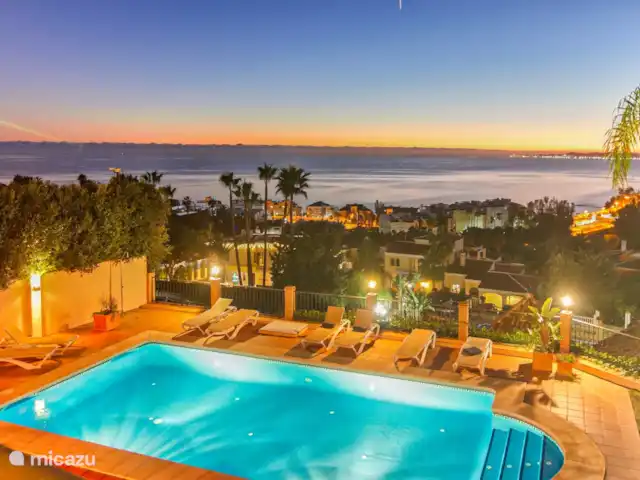 Villa de luxe avec vue mer panoramique | Espagne, Costa del Sol, Benalmádena - villa continent africain à l'horizon.