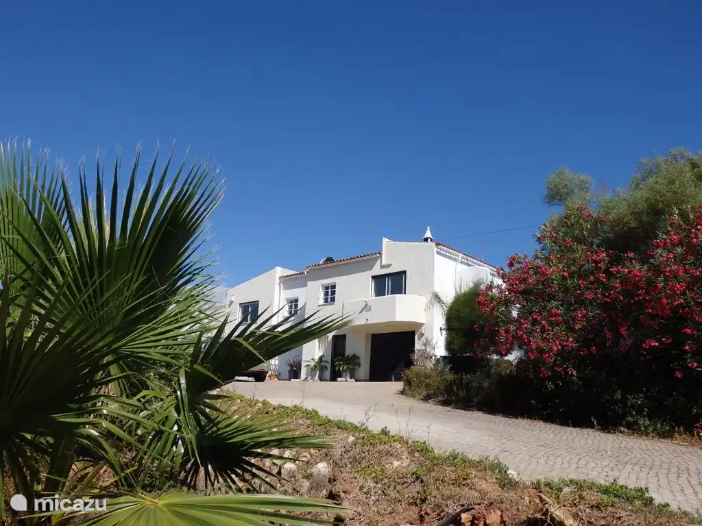 Rent Villa Algarve Portimão in Portimão, Algarve. Micazu