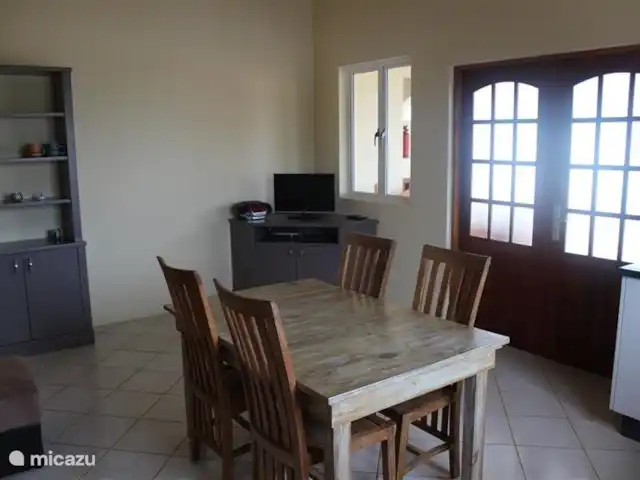 Kunuku Abou-B | Curaçao, Banda Abou (ouest), Daniel - appartement Un salon spacieux.