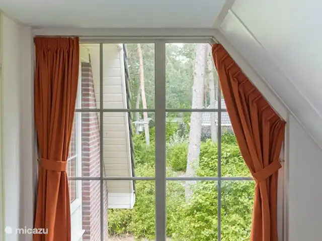 Bungalow La Paloma en Países Bajos, Güeldres, Beekbergen - villa La vista desde este dormitorio.