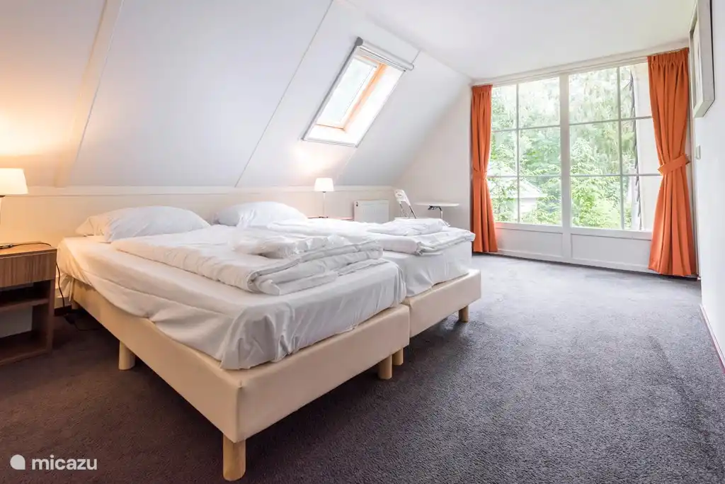 Dit is de grote slaapkamer boven