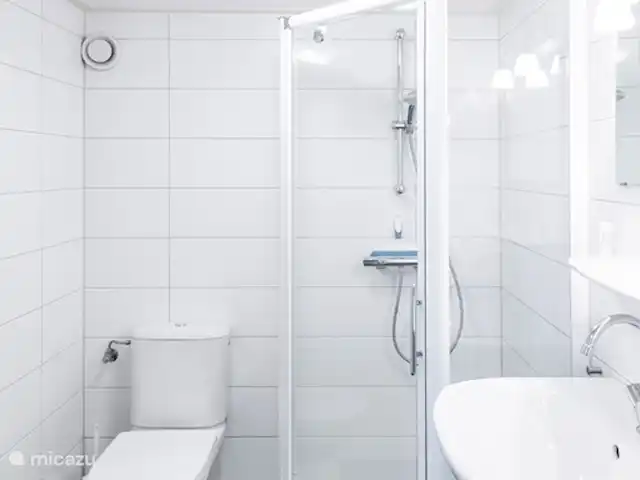 Bungalow La Paloma en Países Bajos, Güeldres, Beekbergen - villa Amueblamiento del baño de arriba.