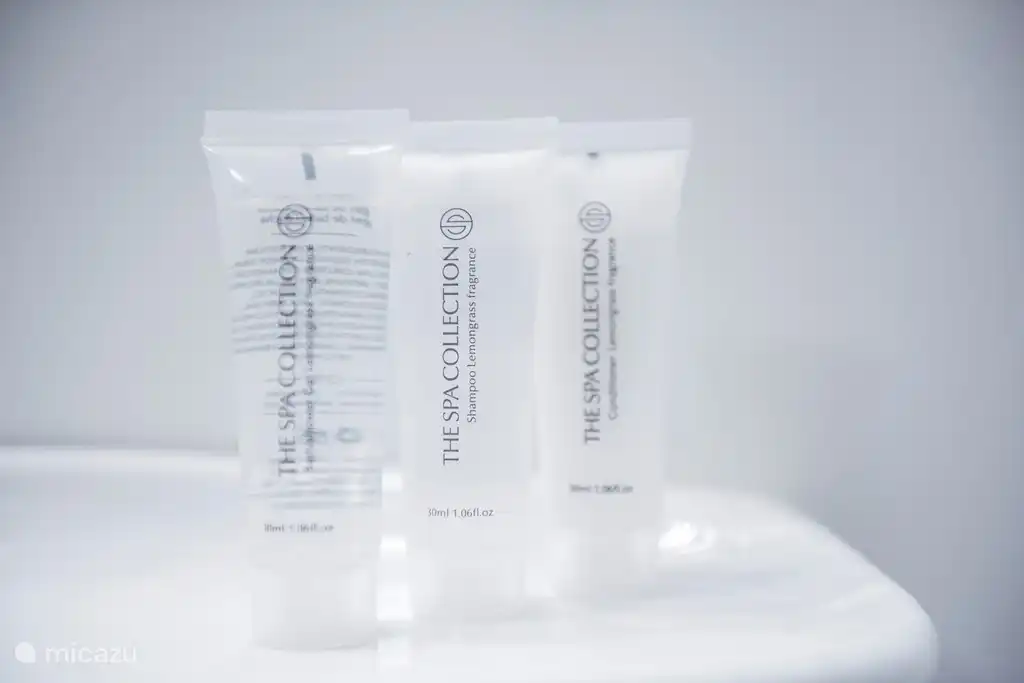 Bij de hotelservice horen beddengoed, handdoeken en theedoeken maar ook flesjes om te badderen