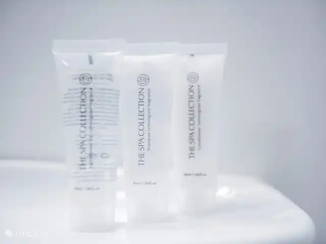 Bungalow La Paloma en Países Bajos, Güeldres, Beekbergen - villa El servicio del hotel incluye ropa de cama, toallas y paños de cocina, pero también botellas para el baño.