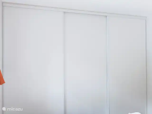 Bungalow La Paloma en Países Bajos, Güeldres, Beekbergen - villa Armario de pared en el dormitorio de la planta baja