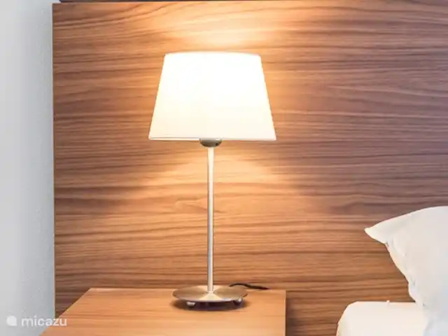 Bungalow La Paloma en Países Bajos, Güeldres, Beekbergen - villa Armarios y lámparas junto a las camas