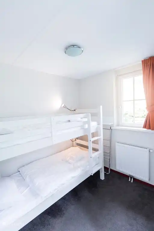 Slaapkamer met stapelbed. Voor volwassenen prima en voor kinderen een attractie