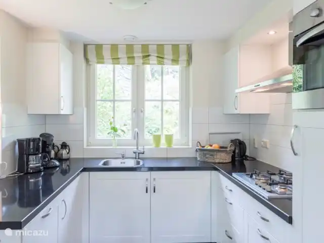 Bungalow La Paloma en Países Bajos, Güeldres, Beekbergen - villa Cocina con todas las comodidades necesarias.