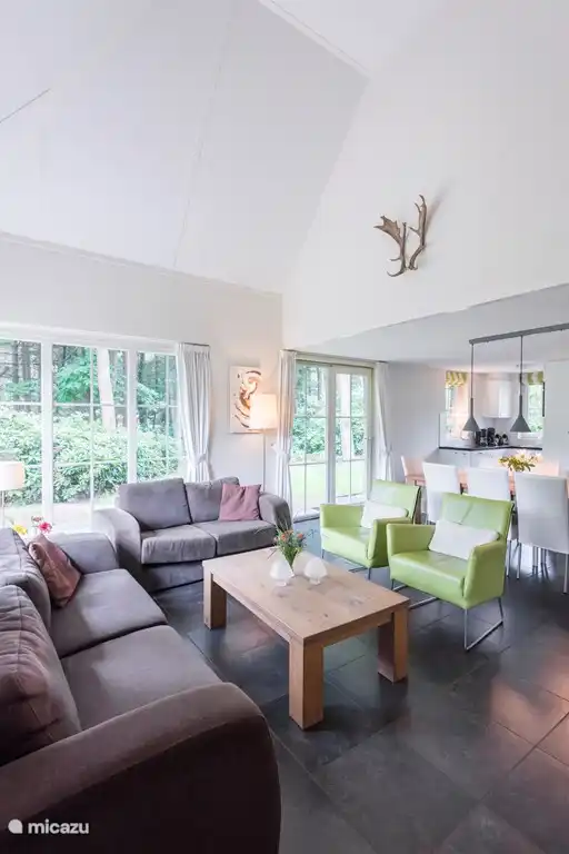 De vide met een echt hertengewei (dat valt jaarlijks af). 