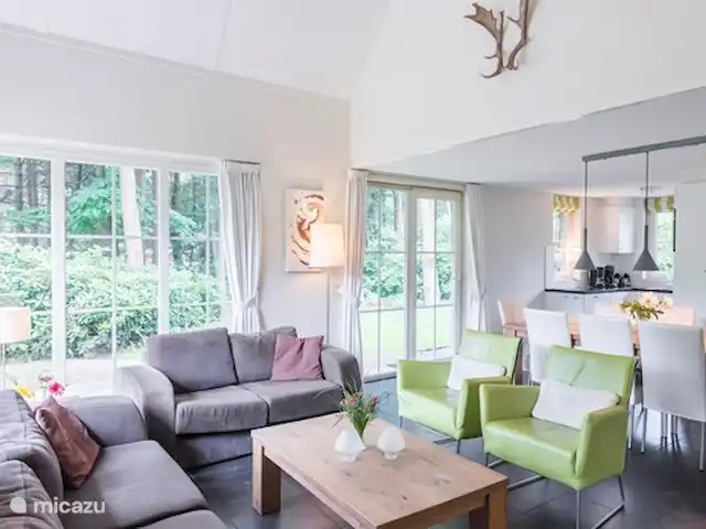 Bungalow La Paloma en Países Bajos, Güeldres, Beekbergen - villa El palomar con astas de ciervo reales (que se caen anualmente).