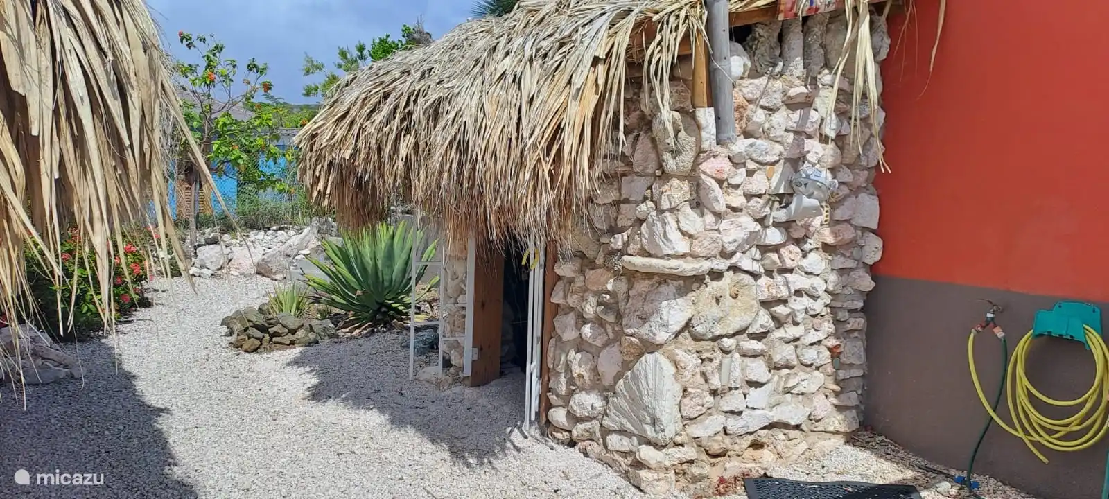 Space to hang out diving equipment.