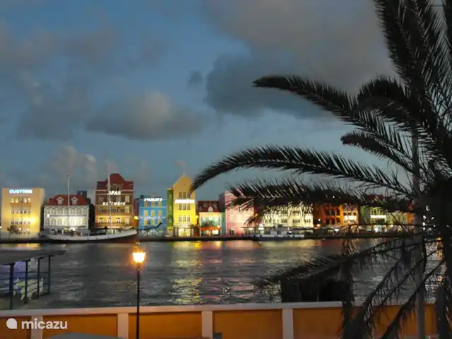 Soño Karibe avec piscine et intimité | Curaçao, Banda Abou (ouest), Fontein - villa Handelskade de nuit !