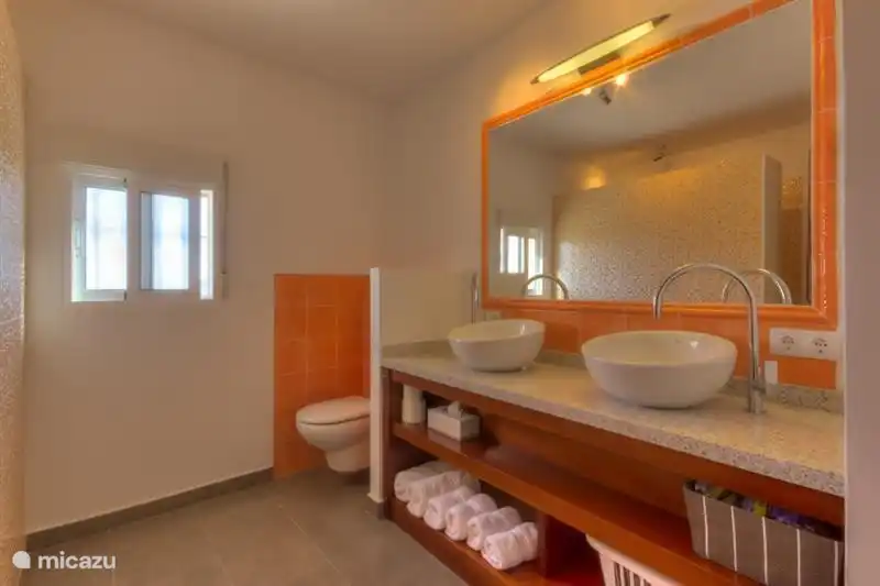 Bathroom apartment Papaya