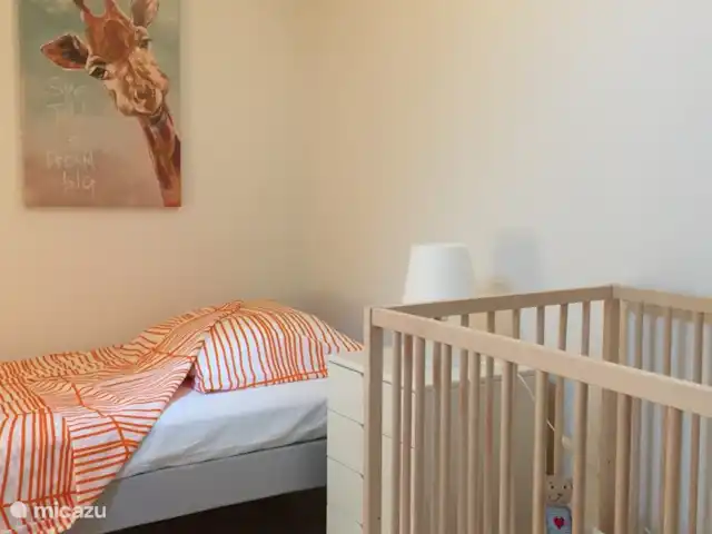 villa huren in Frankrijk, Ardèche, Vallon-Pont-d'Arc – Villa Marron 47 Deze slaapkamer is boven en er staat 2 eenpersoonsbedden die eventueel naast elkaar kunnen. Of er kan een kinderledikantje bij geplaatst worden.