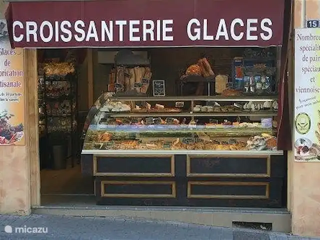 villa huren in Frankrijk, Ardèche, Vallon-Pont-d'Arc – Villa Marron 47 De bakker is elke dag geopend voor vers brood