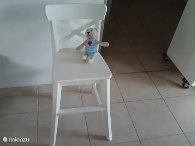 villa huren in Frankrijk, Ardèche, Vallon-Pont-d'Arc – Villa Marron 47 En nog een kinderstoel zodat iets grotere kleintjes ook gezellig kunnen aanschuiven.