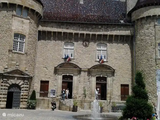 villa huren in Frankrijk, Ardèche, Vallon-Pont-d'Arc – Villa Marron 47 Het kasteel in Aubenas is een bezoekje waard.