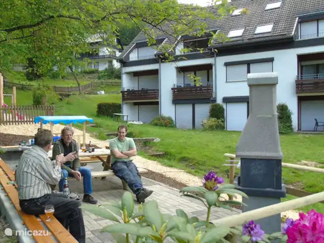 Location de Vacances Allemagne, Sauerland, Elpe, appartement - Hochsauerland Elpe Flussblick La belle terrasse commune avec barbecue dans le grand jardin