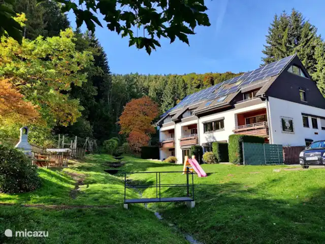 Location de Vacances Allemagne, Sauerland, Elpe, appartement - Hochsauerland Elpe Flussblick L'appartement est situé dans ce petit complexe au rez-de-chaussée. Il y a un grand jardin ensoleillé autour de la maison et il est entouré de forêt.