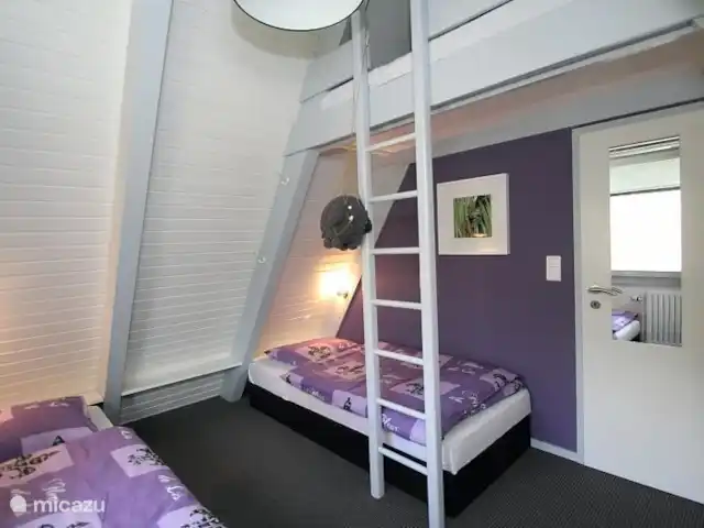 casa vacacional en Alemania, Hesse, Ronshausen – Us Hûske Atractiva habitación para 4 personas. Mobiliario apto para niños.