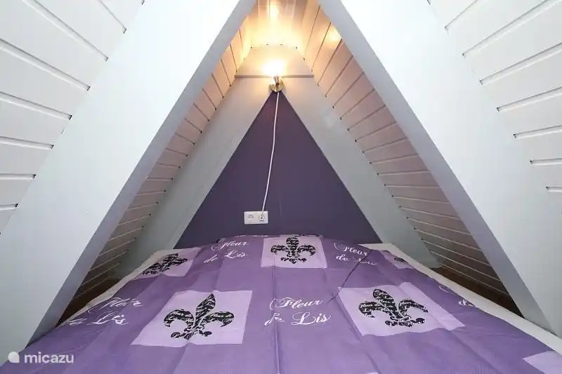 Im Rücken der Schlafzimmer auf der Rückseite Dieses gemütliche Bett zu finden.