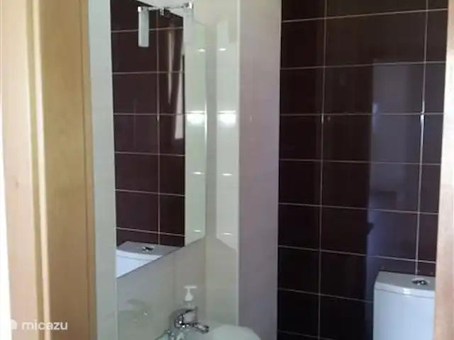 Villa Tradewinds - Vue sur l'océan | Portugal, Costa de Prata, Nazaré - villa WC séparé.
Il y a quatre toilettes au total.