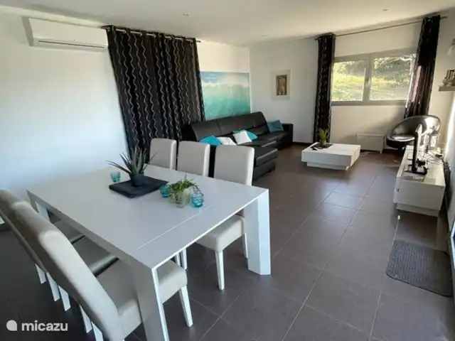 Villa Tradewinds - Vue sur l'océan | Portugal, Costa de Prata, Nazaré - villa Belle salle à manger et salon spacieux avec grande terrasse, équipée de salon de jardin, avec belle vue mer. Salon spacieux, salle à manger, TV écran plat.