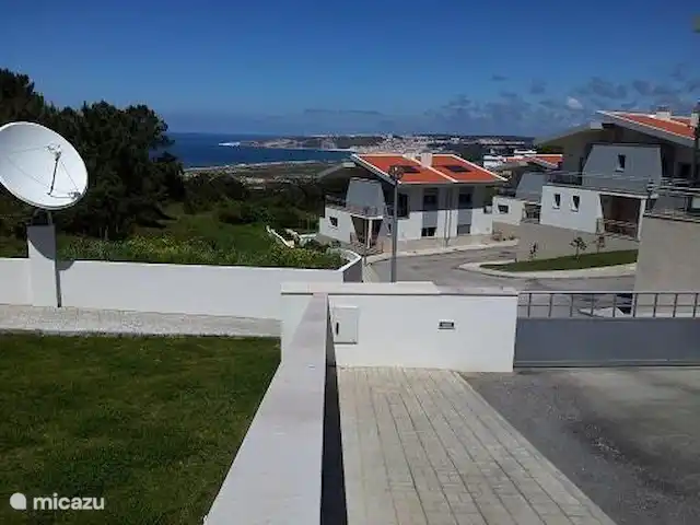 Villa Tradewinds - Vue sur l'océan | Portugal, Costa de Prata, Nazaré - villa Villa moderne de 3 chambres
avec de belles vues sur la mer.
Copropriété fermée, beaucoup d’espace de stationnement.  Garage privé avec espace pour 2 voitures.