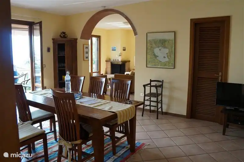 Living room with in the back the open fireplace.