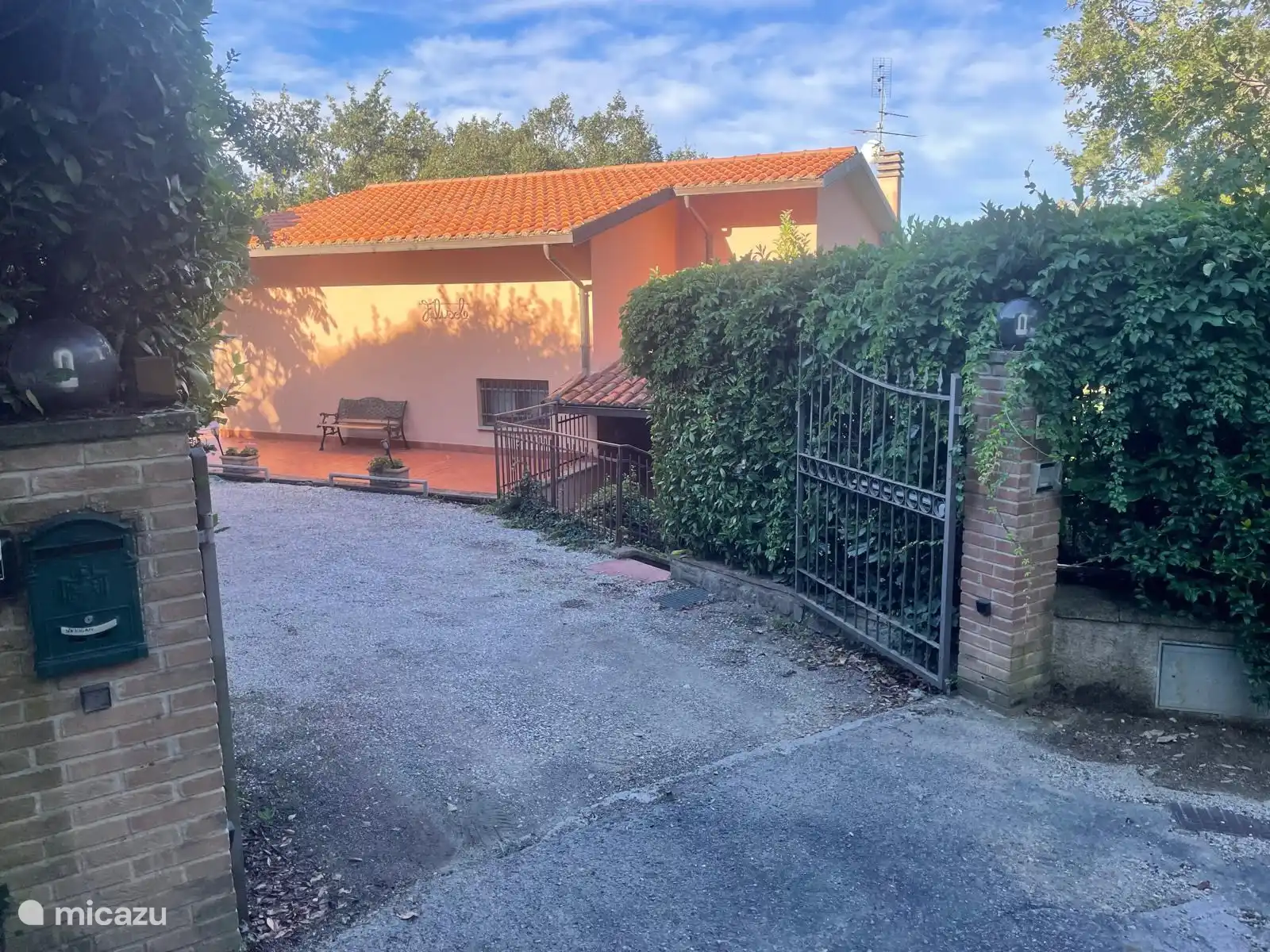 the driveway of Casa Felisole